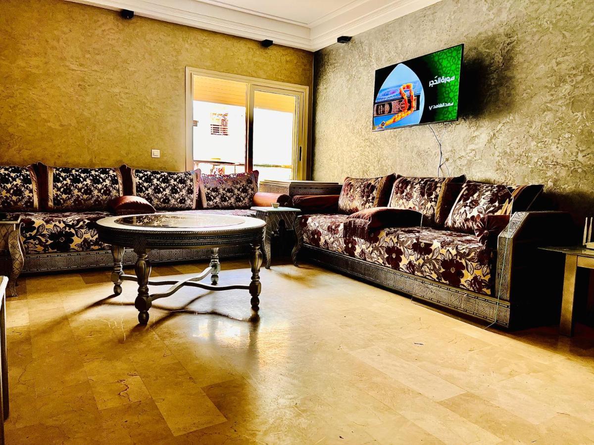Luxury Apartment *