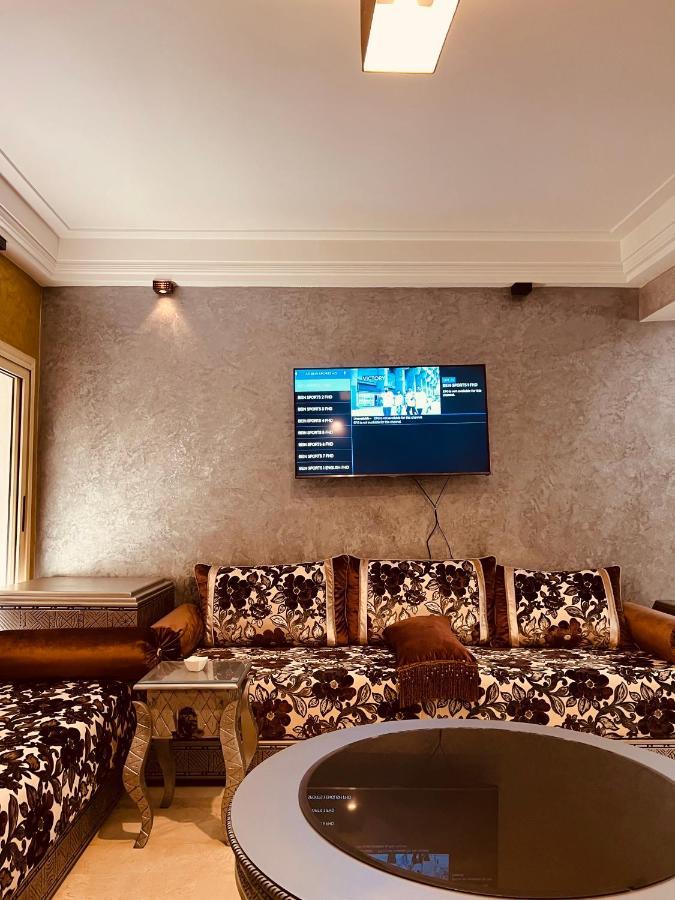 Luxury Apartment *